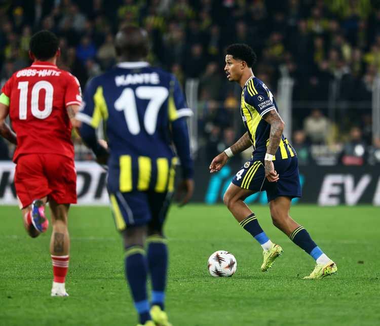 <p>"Eğer N'Golo Kante, 8 numarada oynayacaksa, 24 yaşında bile olsa 45 milyon euro vermem."</p>
