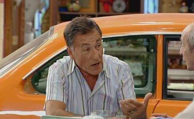 <p><strong>78 yaşındaki sanat&ccedil;ı, ge&ccedil;irdiği beyin kanaması sonucu hastaneye kaldırıldı ve yoğun bakımda tedavisi s&uuml;r&uuml;yor.</strong></p>
