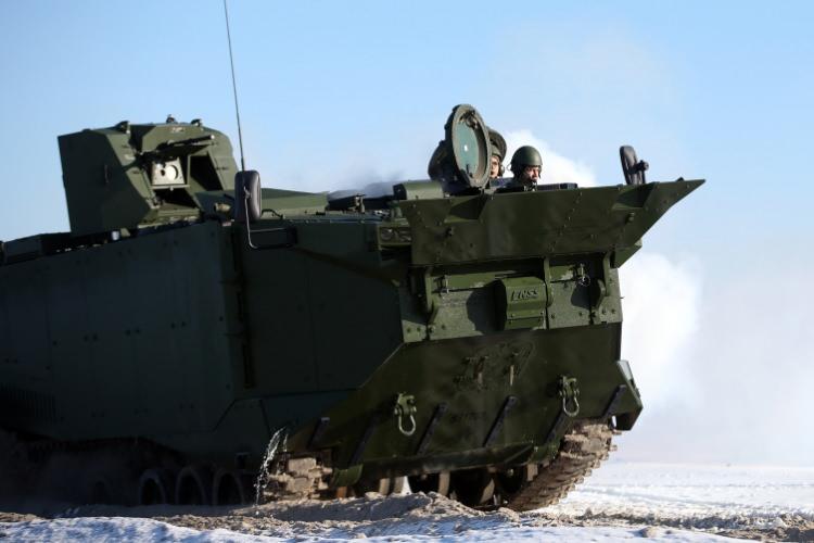 <p>Sahadaki ara&ccedil;ları tek tek inceleyen Fatih Yılmaz, "4x4 Pars ve yine BMC imalatı zırhlı Vuran ara&ccedil;ları tatbikat alanında İtalyan Silahlı Kuvvetleri ile birlikte operasyon ger&ccedil;ekleştirdi.</p>
