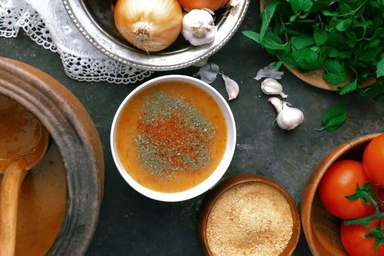 <p><span style="color:#B22222"><strong>UŞAK&nbsp;</strong></span></p>

<p>Tarhana &ccedil;orbası</p>

<p>&nbsp;</p>
