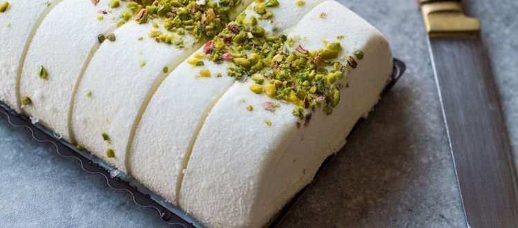 <p><span style="color:#B22222"><strong>KAHRAMANMARAŞ&nbsp;</strong></span></p>

<p>Maraş dondurması</p>

<p>&nbsp;</p>
