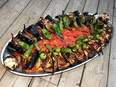 <p><span style="color:#B22222"><strong>TOKAT</strong></span></p>

<p>Tokat kebabı</p>

<p>&nbsp;</p>
