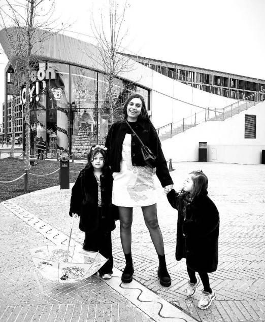 <p><strong>Son olarak kızları Eda ve Ela ile birlikte bir etkinliğe katılan Amine G&uuml;lşe'nin paylaşımları dikkat &ccedil;ekti.</strong></p>
