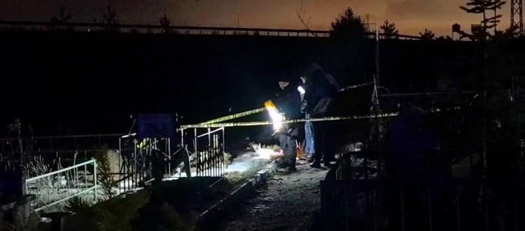 Erzurum'da mezarlıkta ş&uuml;pheli &ccedil;&ouml;p poşeti: Acı ger&ccedil;ek ortaya &ccedil;ıktı