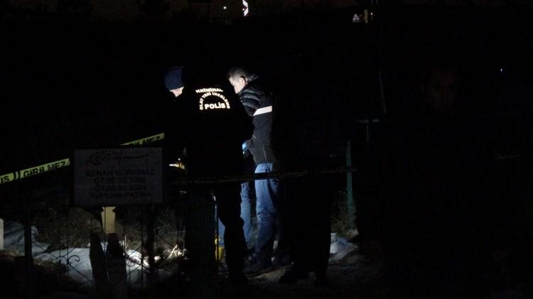 Erzurum'da mezarlıkta ş&uuml;pheli &ccedil;&ouml;p poşeti: Acı ger&ccedil;ek ortaya &ccedil;ıktı