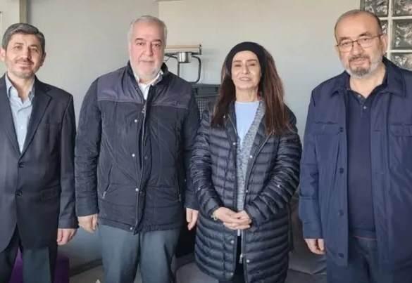 <p><strong>12 BİN KİŞİLİK HAZIRLIK TAMAMLANDI</strong></p>

<p>&Uuml;nl&uuml; şarkıcı, bug&uuml;n Gazze'deki 12 bin kişilik Ramazan iftar sofrası hazırlığını tamamladı ve yardım &uuml;cretini &ouml;dedi.</p>
