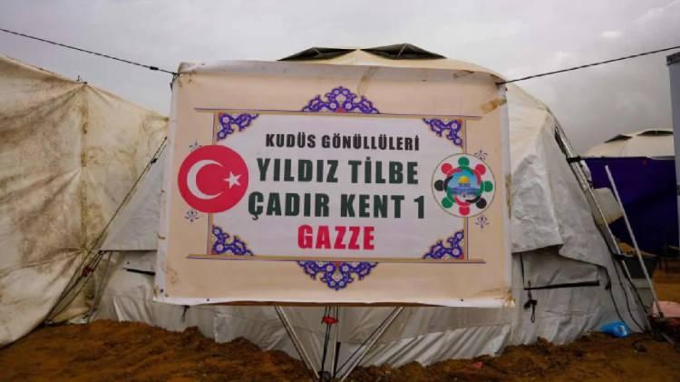 <p>Tilbe&rsquo;nin bağışlarıyla kurulan &ldquo;Yıldız Tilbe &Ccedil;adır Kenti&rdquo;, Gazze&rsquo;nin kuzeyindeki Zeytun Mahallesi&rsquo;nde d&uuml;zenlenen t&ouml;renle a&ccedil;ıldı.</p>
