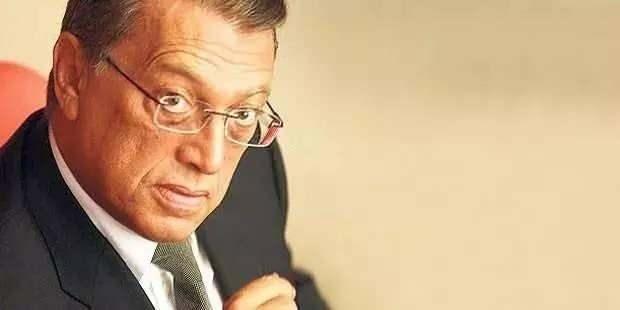 <p><strong>18 HAZİRAN</strong></p>

<p>Başbakan Necmettin Erbakan, istifa dilek&ccedil;esini Cumhurbaşkanı&rsquo;na sundu. D&ouml;nemin Cumhurbaşkanı Demirel, h&uuml;k&uuml;met kurma g&ouml;revini mecliste en &ccedil;ok sandalyeye sahip ikinci parti olan Doğru Yol Genel Başkanı Tansu &Ccedil;iller yerine Anavatan Partisi Genel Başkanı Mesut Yılmaz&rsquo;a verdi. Demirel&rsquo;in sandıktan &ccedil;ıkan sonucu bir kenara bırakarak yaptığı bu hamle kamuoyu beklentisini ters k&ouml;şeye d&uuml;ş&uuml;rd&uuml;ğ&uuml; i&ccedil;in uzun s&uuml;re tartışma konusu oldu.</p>
