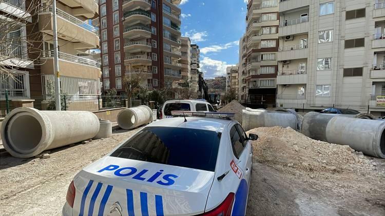 <p>Olay, saat 14.00 sıralarında, Akpiyar Mahallesinde y&uuml;r&uuml;t&uuml;len altyapı kazı &ccedil;alışması sırasında meydana geldi.&nbsp;</p>
