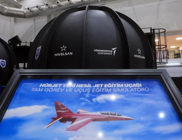 <p>T&uuml;rk savunma sanayisinin yeni nesil jet eğitim u&ccedil;ağı H&Uuml;RJET'in İspanya'ya ihracatıyla yakaladığı başarıya, sim&uuml;lat&ouml;r&uuml;yle yeni bir halka eklenecek.</p>

<p>&nbsp;</p>
