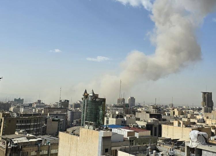 <p><span style="color:#B22222"><strong>NEW YORK TİMES: ABD'NİN SALDIRISI DA BAŞLADI</strong></span></p>

<p>&nbsp;</p>

<p>New York Times, ABD'nin İran'a saldırılarının başladığını duyurdu.&nbsp;</p>
