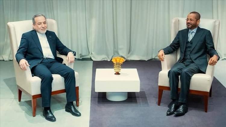 <p><strong><span style="color:rgb(178, 34, 34)">N&Uuml;KLEER PAZARLIKTA KARŞILIKLI TALEPLER</span></strong></p>

<p>Taraflar, 26 Şubat'ta Cenevre'de yeniden bir araya gelmişti. M&uuml;zakerelere aracılık eden Umman'ın Dışişleri Bakanı Bedr bin Hamed el-Busaidi, g&ouml;r&uuml;şmelerde &ouml;nemli ilerlemeler sağlandığını ve tarafların &uuml;lkeleriyle istişarelerden sonra yeniden bir araya geleceğini bildirmişti. İran Dışişleri Bakanı Abbas Erak&ccedil;i de g&ouml;r&uuml;şmelerde ilerleme kaydedildiğini, bazı konularda anlaşmaya yakın olduklarını belirtmişti.</p>
