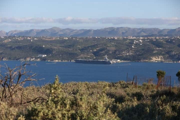 <p>USS Gerald R. Ford u&ccedil;ak gemisi, şu anda Yunanistan&rsquo;ın Girit Adası&rsquo;nda bulunan Suda K&ouml;rfezi&rsquo;ndeki ABD Deniz &Uuml;ss&uuml;&rsquo;ne demirledi.</p>
