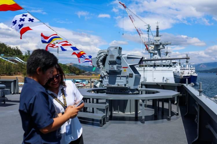 <p>Filipinler Donanması, &uuml;lkenin ilk a&ccedil;ık deniz devriye gemisi olan Rajah Sulayman'ı (PS20), Zambales eyaletindeki Subic K&ouml;rfezi'nde bulunan deniz &uuml;ss&uuml;nde d&uuml;zenlenen t&ouml;renle aktif hizmete aldı.</p>
