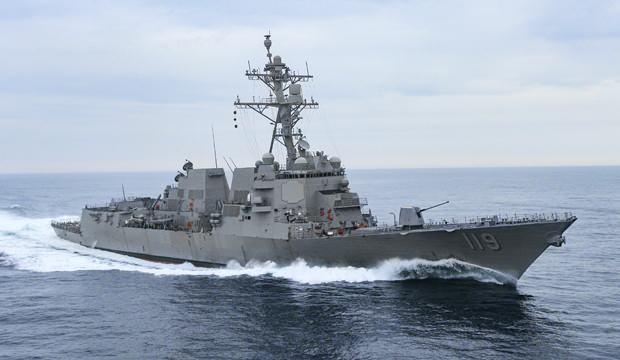 <p><span style="color:#B22222"><strong>ADEN VE BASRA G&Ouml;RFEZLERİNDEKİ ASKERİ VARLIKLARI</strong></span></p>

<p>&nbsp;</p>

<p>ABD donanmasında toplam 45 adet bulunan "Arleigh Burke" sınıfı g&uuml;d&uuml;ml&uuml; f&uuml;ze fırlatan muhriplerden olan USS Delbert D. Black ise Aden K&ouml;rfezi'nde konuşlanıyor.</p>
