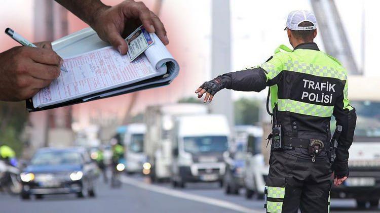 <p>Tescilli aracı plakasız kullanan s&uuml;r&uuml;c&uuml;lere 46 bin lira idari para cezası uygulanarak s&uuml;r&uuml;c&uuml; belgeleri 30 g&uuml;n s&uuml;reyle geri alınacak ve ara&ccedil; 30 g&uuml;n s&uuml;reyle trafikten menedilecek.</p>

<p>&nbsp;</p>

<p>Son ihlalin ger&ccedil;ekleştiği tarihten geriye doğru 1 yıl i&ccedil;inde iki veya daha fazla tescilli aracın plakasız kullanılması halinde s&uuml;r&uuml;c&uuml;lere her seferinde 140 bin lira idari para cezası uygulanarak s&uuml;r&uuml;c&uuml; belgeleri 60 g&uuml;n s&uuml;reyle geri alınacak ve ara&ccedil; 60 g&uuml;n s&uuml;reyle trafikten menedilecek.</p>
