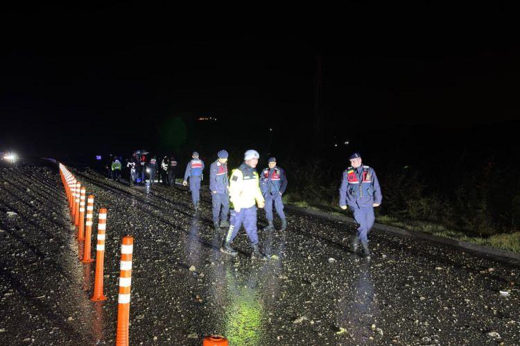 <p><strong><span style="color:rgb(178, 34, 34)">GECE YARISI GELEN ACI HABER</span></strong></p>

<p>Balıkesir 9'uncu Ana Jet &Uuml;ss&uuml; Komutanlığı&rsquo;ndan g&ouml;rev u&ccedil;uşu i&ccedil;in havalanan F-16 u&ccedil;ağı, kalkıştan kısa s&uuml;re sonra saat 00.50 sıralarında kaza kırıma uğradı.&nbsp;</p>
