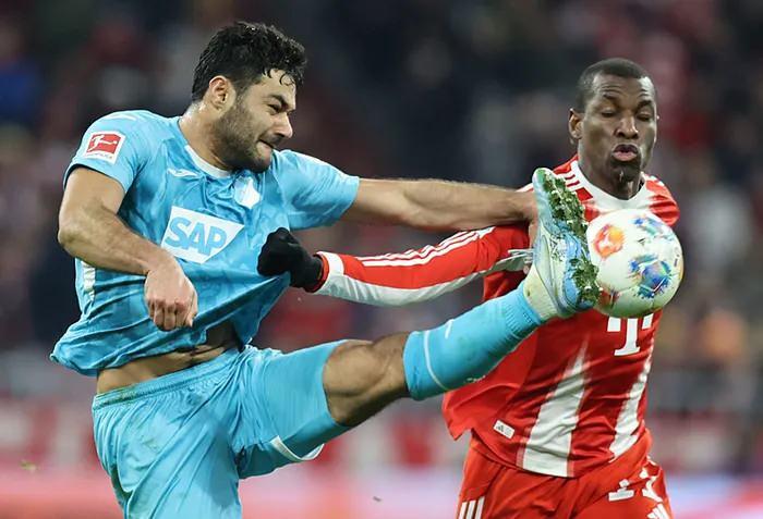 <p><strong>Fabrizio Romano'nun haberine g&ouml;re ise</strong> Ozan i&ccedil;in &ouml;zellikle İtalyan takımlarının pusuda olduğu ifade edildi.</p>
