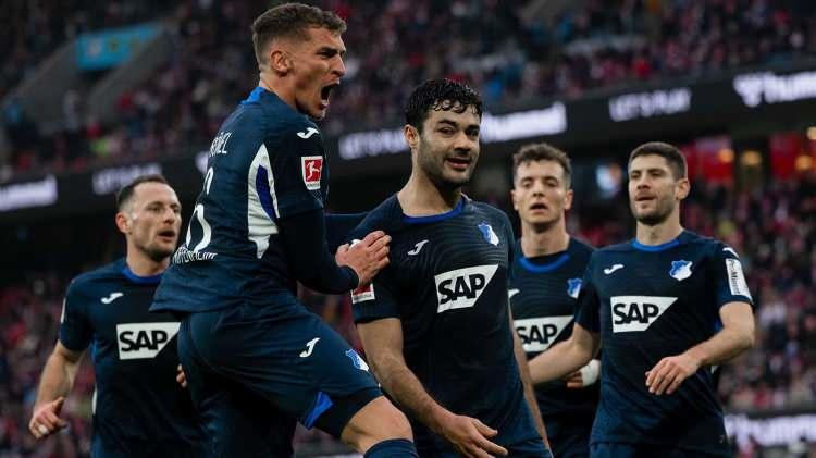 <p>Bu sezon Hoffenheim'la 15 ma&ccedil;ta boy g&ouml;steren Ozan, 4 kez ağları havalandırdı.</p>
