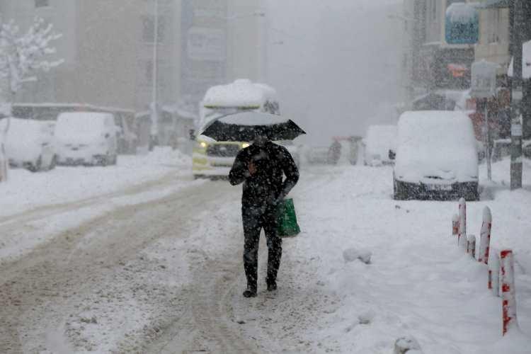 <p>İ&Ccedil; ANADOLU</p>

<p><br />
Par&ccedil;alı ve &ccedil;ok bulutlu, Kayseri ve Niğde &ccedil;evrelerinin yağmurlu, Sivas &ccedil;evrelerinin karla karışık yağmur ve kar yağışlı ge&ccedil;eceği tahmin ediliyor. Sabah ve gece saatlerinde b&ouml;lge genelinde buzlanma ve don olayı bekleniyor.</p>

<p>ANKARA &deg;C, 8&deg;C<br />
Par&ccedil;alı ve &ccedil;ok bulutlu</p>

<p>ESKİŞEHİR &deg;C, 8&deg;C<br />
Par&ccedil;alı ve &ccedil;ok bulutlu</p>

<p>KONYA &deg;C, 8&deg;C<br />
Par&ccedil;alı ve &ccedil;ok bulutlu</p>

<p>SİVAS &deg;C, 8&deg;C<br />
Par&ccedil;alı ve &ccedil;ok bulutlu, sabah saatlerinde karla karışık yağmur ve kar yağışlı, &ouml;ğle saatlerinde yağmurlu</p>
