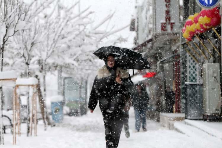 <p>BATI KARADENİZ</p>

<p><br />
Par&ccedil;alı ve &ccedil;ok bulutlu ge&ccedil;eceği tahmin ediliyor. Sabah ve gece saatlerinde b&ouml;lgenin i&ccedil; kesimlerinde yer yer buzlanma ve don olayı bekleniyor.</p>

<p>BOLU &deg;C, 9&deg;C<br />
Par&ccedil;alı ve &ccedil;ok bulutlu</p>

<p>D&Uuml;ZCE &deg;C, 10&deg;C<br />
Par&ccedil;alı ve &ccedil;ok bulutlu</p>

<p>SİNOP &deg;C, 10&deg;C<br />
Par&ccedil;alı ve &ccedil;ok bulutlu</p>

<p>ZONGULDAK &deg;C, 9&deg;C<br />
Par&ccedil;alı ve &ccedil;ok bulutlu</p>
