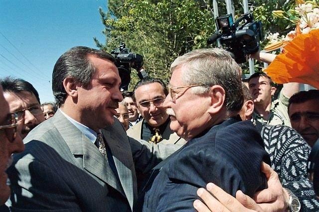 <p><span style="color:#B22222"><strong>10 MAYIS 2000</strong></span></p>

<p>&nbsp;</p>
