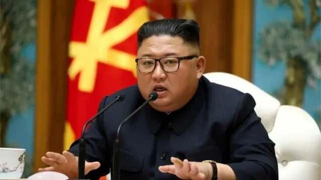 <p><span style="color:#B22222"><strong>KİM JONG UN&nbsp;</strong></span></p>

<p><strong>KUZEY KORE DEVLET BAŞKANI</strong></p>

<p>1984</p>

<p><strong>42 YAŞINDA&nbsp;</strong></p>
