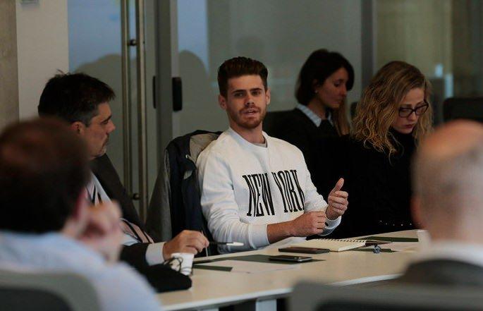 <p><span style="color:#FF0000"><strong>T&Uuml;RKİYE'YE DOYAMADI</strong></span></p>

<p><strong>Yakın arkadaşlarıyla İstanbul'u keşfe &ccedil;ıkan &uuml;nl&uuml; yıldız, Nişantaşı, Kapalı&ccedil;arşı, Beyoğlu'na sokakları karış karış gezdi. Ardından tekne turuna katılan Gaston, "Boğaz'da gezmek, tarihi yapıları g&ouml;rmek b&uuml;y&uuml;leyiciydi" dedi.</strong></p>
