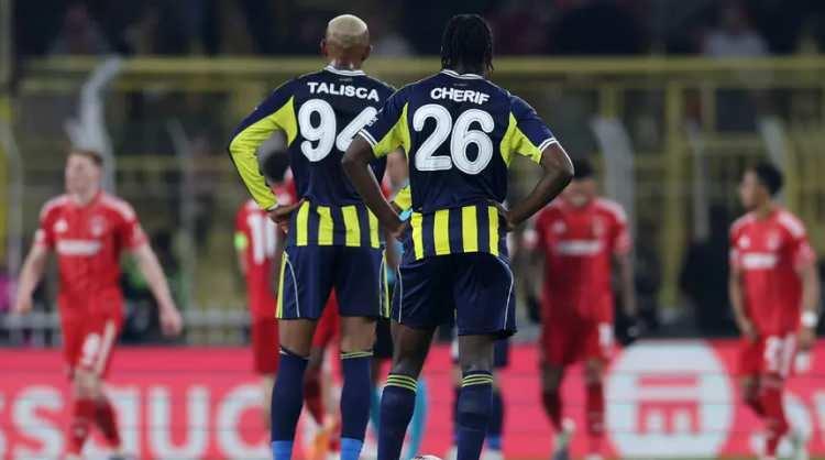 <p>Fenerbah&ccedil;e, Nottingham Forest deplasmanında 7 oyuncusundan yararlanamayacak.</p>
