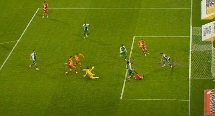 <p><strong>VAR protokol&uuml; bu gibi durumlarda OFR (Sahada inceleme) yapılmasını istiyor.</strong></p>
