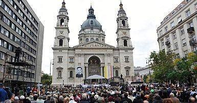 <p><strong>1.09 MİLYAR N&Uuml;FUS</strong></p>
