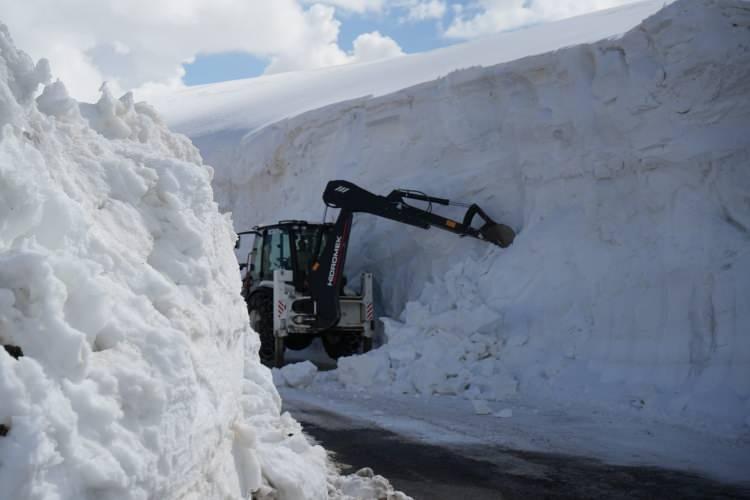 Muş'ta kar kalınlığı 6 metreyi aştı 