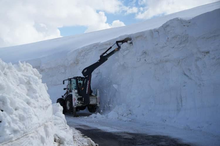 Muş'ta kar kalınlığı 6 metreyi aştı 