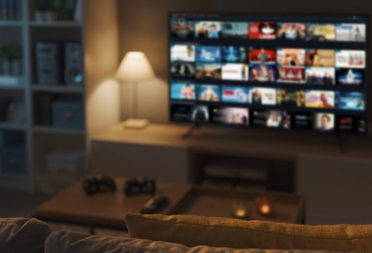 <p><strong>6- GECEYİ EKRAN KARŞISINDA HGEBA ETMEK&nbsp;</strong><br />
Sahura kadar oturup ekran başında vakit ge&ccedil;irmek sirkadiyen ritmi, yani biyolojik saatinizi darmadağın eder. O &ccedil;ok m&uuml;him kortizol-ins&uuml;lin dengesi alt&uuml;st olur.</p>
