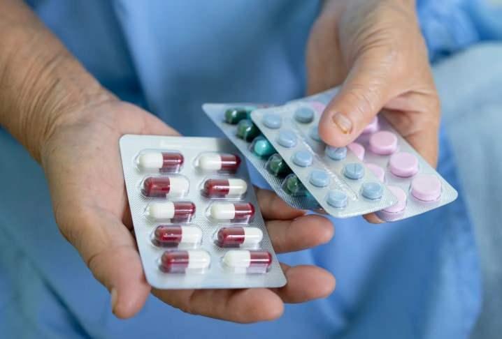 <p><strong>ORU&Ccedil; KİMLER İ&Ccedil;İN RİSKLİ?&nbsp;</strong></p>

<p>M&uuml;ft&uuml;oğlu, orucun sağlıklı bedenler i&ccedil;in bir şifa olduğunu ancak bazı gruplar i&ccedil;in oru&ccedil; tutmanın tıbbi a&ccedil;ıdan riskli olabileceğini belirtiyor.</p>
