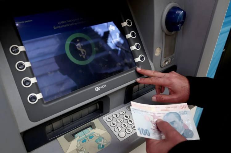 <p>15 Mart itibarıyla ATM&rsquo;den yapılan işlemlerde tek seferde veya bağlantılı işlemler toplamında 400 bin TL sınırının aşılması halinde a&ccedil;ıklama zorunluluğu uygulanacak.</p>
