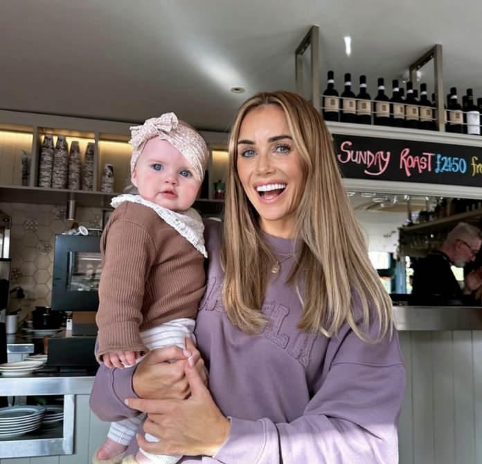 <p><strong>Reality şov programıyla &uuml;nlenen&nbsp;Laura Anderson, iki yaşındaki kızı Bonnie ile birlikte Dubaide patlamaların ortasunda kaldığını duyurdu.</strong></p>
