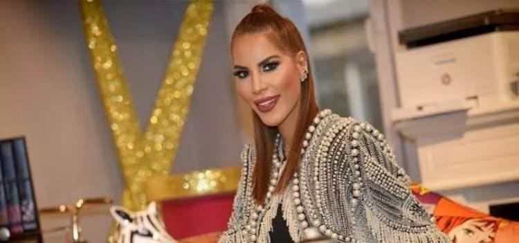 <p><strong>G&uuml;venlik sistemlerine duyduğu g&uuml;veni vurgulayan modacı, halkın korunması i&ccedil;in profesyonel &ouml;nlemler alındığını s&ouml;yledi.</strong></p>
