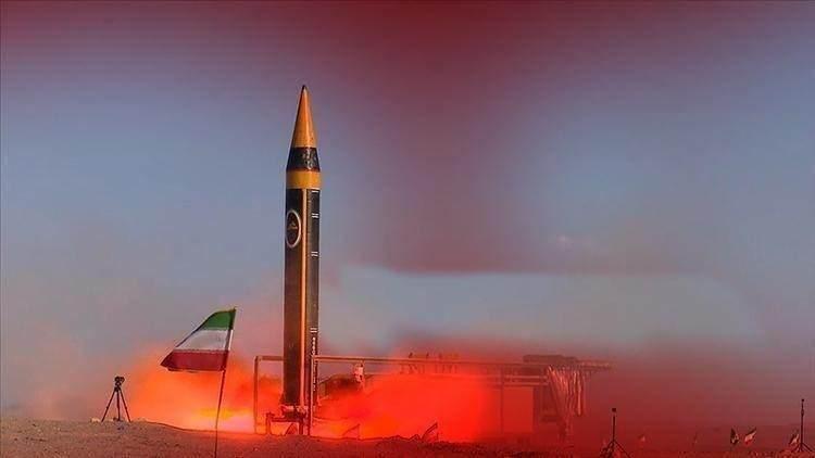 <p><span style="color:#B22222"><strong>"İRAN HENÜZ HÜREMŞEHR-4 FÜZESİNİ FIRLATMADI</strong></span></p> <p> </p> <p>İran, İsrail'in saldırılarından sonra gerçekleştirdiği saldırılarda balistik ve hipersonik füzeler kullanmıştı. Ancak kullanmadığı ve herkesin dikkatini çeken bir füze var: Hürremşehr füzesi...</p>
