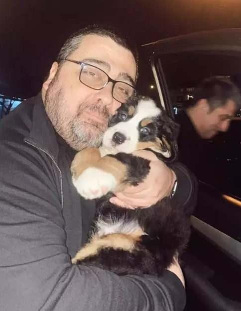 <p><strong>&Uuml;nl&uuml; isimlere olan yakınlığıyla tanınan ve kanserle m&uuml;cadele eden Tezay, 2023 yılında ge&ccedil;irdiği kalp krizi sonucu hen&uuml;z 55 yaşındayken yaşamını yitirmişti.</strong></p>
