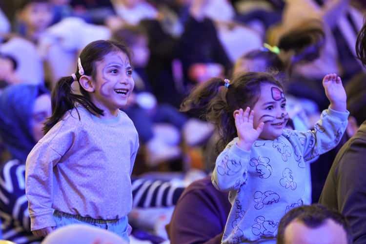 <p>İlahinin yaygın şekilde benimsenmesi tartışmaları da beraberinde getirdi.</p>

<p><strong>Peki, T&uuml;rk halkı bu konu hakkında ne d&uuml;ş&uuml;n&uuml;yor?</strong></p>
