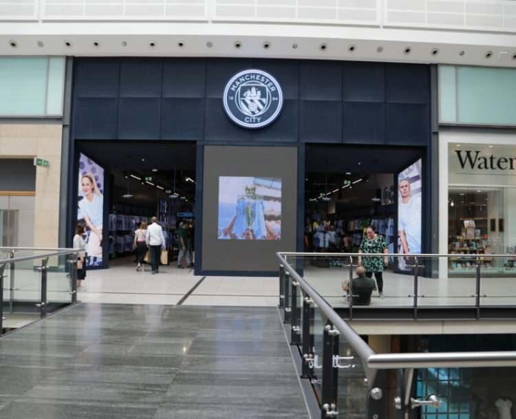 <p>11-Manchester City (85 milyon euro)</p>
