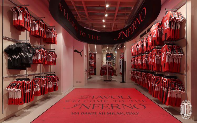 <p>13-AC Milan (68 milyon euro)</p>
