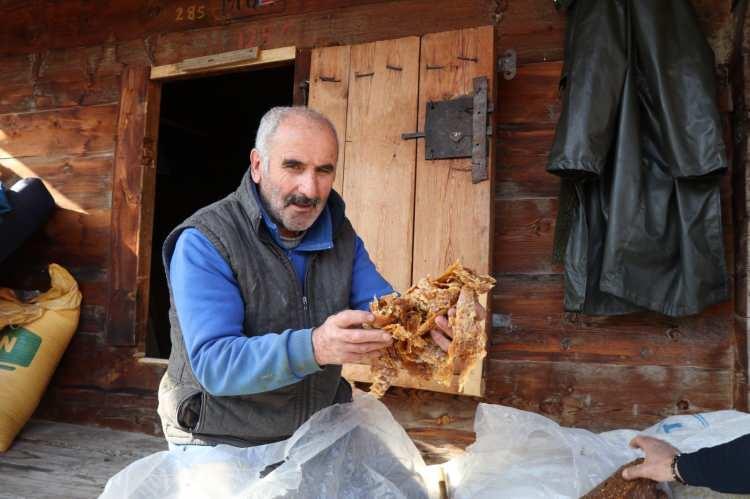 T&uuml;rkiye'de sadece bir il&ccedil;ede yapılıyor! İşte o ilgin&ccedil; ve zahmetli tatlı