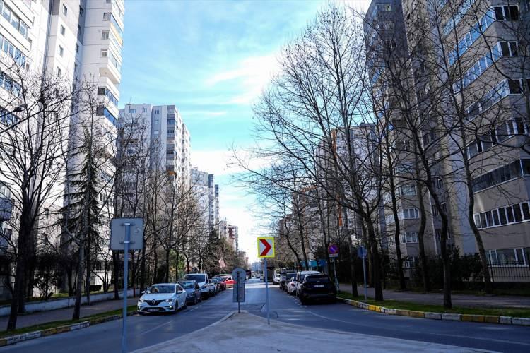 <p><span style="color:#B22222"><strong>SİTELER YOĞUNLUKTA</strong></span></p>

<p>Y&uuml;ksek binaların ve sitelerin yoğunlukla bulunduğu mahalle, B&uuml;y&uuml;k&ccedil;ekmece il&ccedil;e sınırında bulunuyor.</p>
