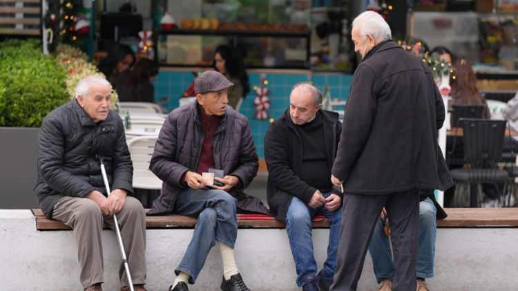 <p>Emekli sayısının 17 milyona ulaştığı T&uuml;rkiye'de, emeklilerin yaklaşık y&uuml;zde 35'i &uuml;&ccedil; b&uuml;y&uuml;k ilde yaşıyor.</p>

<p>&nbsp;</p>
