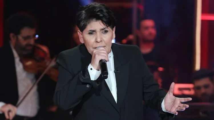 <p><strong>Ge&ccedil;tiğimiz aylarda yaptığı a&ccedil;ıklamayla kendisine l&ouml;semi teşhisi konulduğunu ve sonrasında hastalığı yendiğini duyuran &uuml;nl&uuml; şarkıcı Cansever, hastalığının yeniden n&uuml;ksettiğini ve uygun don&ouml;r bulunması h&acirc;linde ilik nakli ameliyatı olacağını a&ccedil;ıklamıştı.</strong></p>
