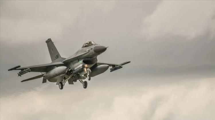 <p><strong>F-16 SAVAŞ U&Ccedil;AKLARI</strong></p>

<p>&nbsp;</p>

<p>&nbsp;</p>

<p>&nbsp;</p>
