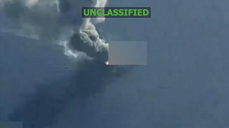 <p>Yani kullanılan sinyallerin kriptolanmış olmasının bu ihtimali azaltması beklenir. Bununla birlikte, IFF'nin kullanılabilmesi i&ccedil;in iki tarafın sistemlerinin birbirine uyumu ve senkronizasyonunun yapılmış olması esastır. Bu senkronizasyon sadece elektronik olarak yapılmayıp, karşılıklı yapılan tatbikatlarla kayıt altına alınacak şekilde dijital tablolar &uuml;zerinden şifre kripto değişimleri ile desteklenmektedir. Bu &ccedil;er&ccedil;evede yapılacak koordinasyonda, m&uuml;şterek birleşik eğitimlerin b&uuml;t&uuml;n bu incelikleri kapsayacak i&ccedil;erikte olması, karşılıklı tarafların her konuda mutabık kalması gereklidir.</p>
