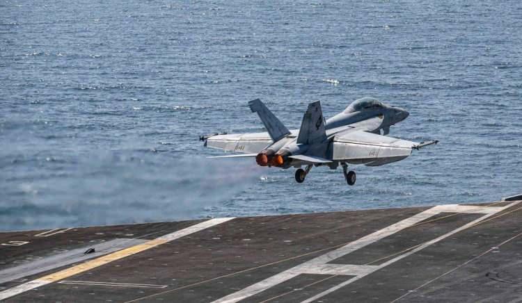 <p><strong><span style="color:rgb(178, 34, 34)">G&Uuml;VEN PARAMETRELERİ SARSILACAK MI</span></strong></p>

<p>Murat Kaymak&ccedil;ılar, NATO ve ABD liderliğindeki koalisyonlar i&ccedil;erisinde birlikte &ccedil;alışabilirlik ve uyumun kusursuz olması esas olduğunu s&ouml;yledi. Bunu yapabilen orduların, kısa uyum sağlayıcı eğitimlerle her gittikleri yerde bir arada g&ouml;rev yapabildiklerini anlatan Kaymak&ccedil;ılar, şu g&ouml;r&uuml;şleri dile getirdi: Eğer ger&ccedil;ekten bir dost ateşi buna sebep olmuşsa, bu &ouml;l&ccedil;ekteki bir dost ateşi sorununun, m&uuml;ttefikler arasındaki g&uuml;ven parametrelerini etkileyip etkilemeyeceği başka bazı parametrelerin de dahil olacağı karmaşık şartlar &uuml;zerinden belirlenecektir. Arap &uuml;lkeleri ile ABD ve İsrail'in bir ittifak gibi hareket ediyor olmaları, bu ittifakta hangi konularda karşılıklı bağımlılığın s&ouml;z konusu olduğuna b&uuml;y&uuml;k &ouml;l&ccedil;&uuml;de bağlıdır. Diğer taraftan, bu olayda m&uuml;rettebatın kurtulduğu anlaşılmaktadır. Ancak a&ccedil;ıklanan sebeplerle vuku bulmuş bir olayın ABD'li m&uuml;rettebatın moralinde d&uuml;ş&uuml;ş yaratacak bir gelişme olduğu a&ccedil;ıktır.</p>
